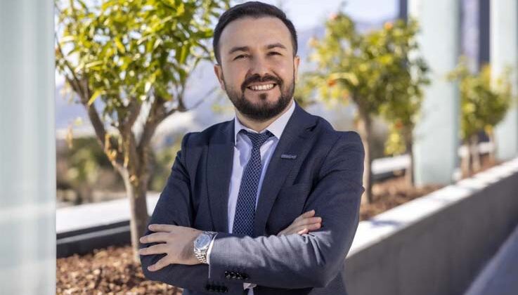 Güneşle buluşan çatılar karbon salınımının önüne geçiyor