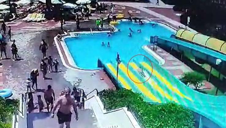 Kaydıraktan yüzüstü kayarken başını havuzun zeminine çarpıp öldü