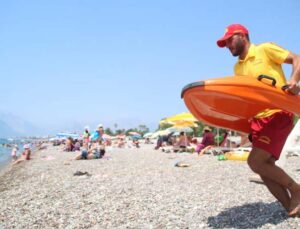 Antalya plajlarında 3 cankurtaran robot görev başında
