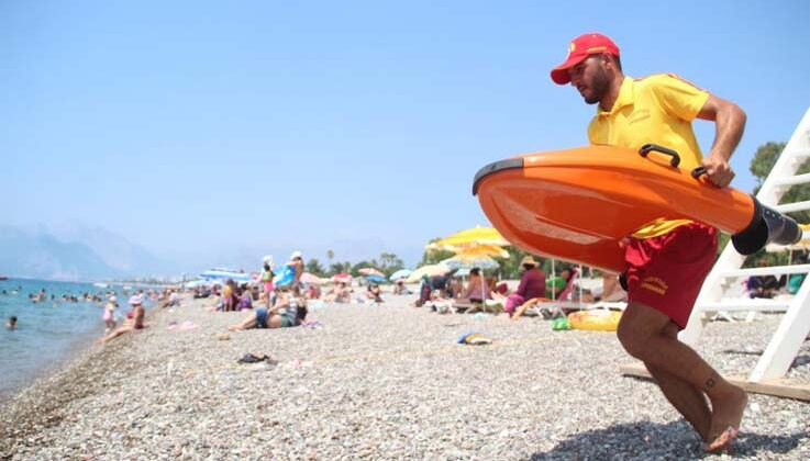 Antalya plajlarında 3 cankurtaran robot görev başında