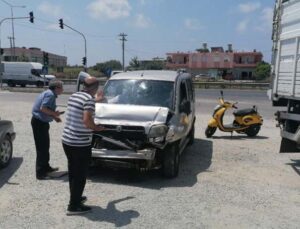 Kırmızı ışıkta yavaşlayan kamyona arkadan çarptı