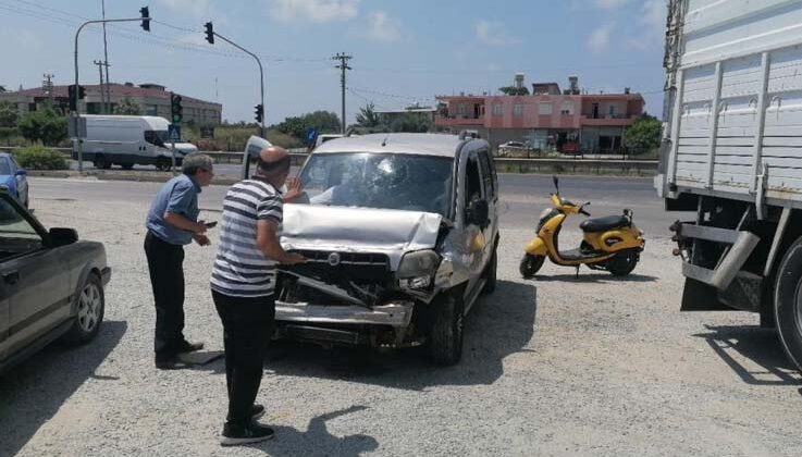 Kırmızı ışıkta yavaşlayan kamyona arkadan çarptı