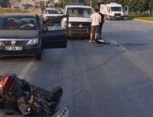 Minibüsle çarpışan motosiklet sürücüsü genç hayatını kaybetti