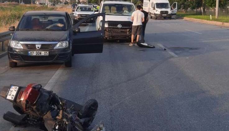 Minibüsle çarpışan motosiklet sürücüsü genç hayatını kaybetti