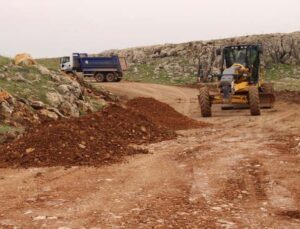 Büyükşehir belediyesinden, Elmalı’da yol çalışması