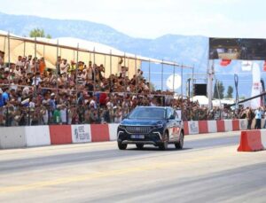 Türkiye’nin ilk yerli ve milli otomobili TOGG drag pistine çıktı
