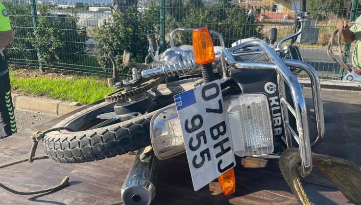 Antalya’da iki kardeş motosiklet kazasında yaralandı