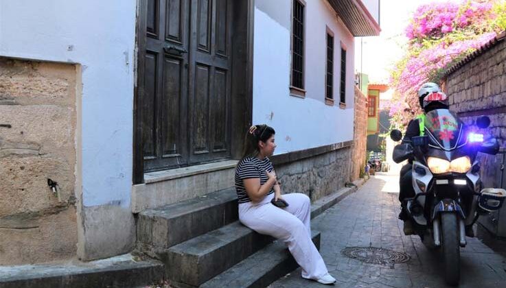 Tarihi dar sokaklarda hayat kurtarmak için saniyelerle yarışıyorlar