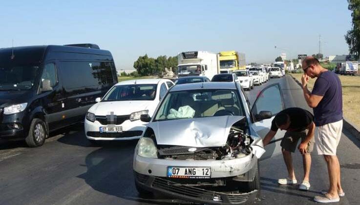 Zincirleme kazaya karışan minibüs sürücüsü olay yerinden kaçtı