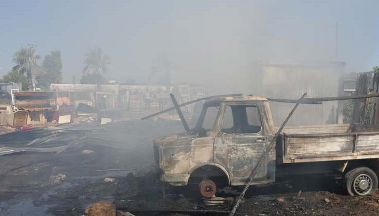 Antalya’da ikinci el eşya satılan konteyner alev alev yandı