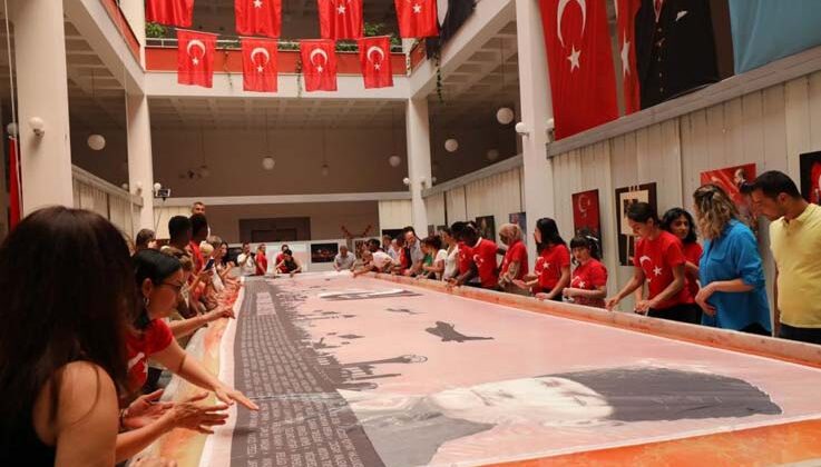 15 Temmuz 15 metrelik ebru çalışması ile anıldı