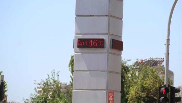 Antalya’da termometreler 46’yı gösterdi, sahil ve sokaklar boşaldı