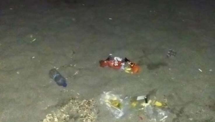 Sahilde bırakılan çöpler tepki çekti