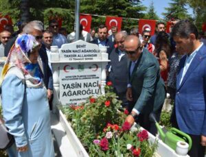 15 Temmuz Şehidi Ağaroğlu mezarı başında anıldı