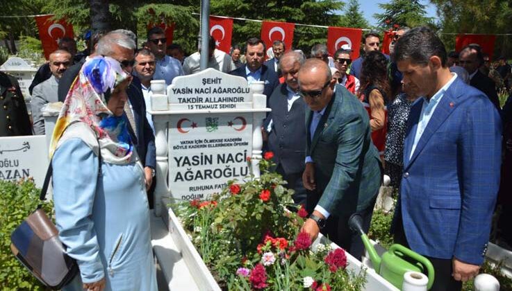 15 Temmuz Şehidi Ağaroğlu mezarı başında anıldı