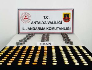 ’Kırılacak’ uyarısı bulunan koliden 10.2 kilogram kokain çıktı
