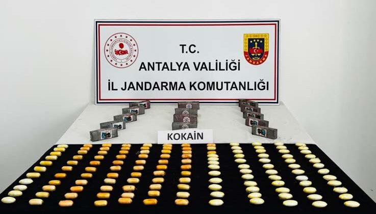 ’Kırılacak’ uyarısı bulunan koliden 10.2 kilogram kokain çıktı