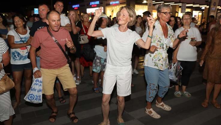 Antalya Büyükşehir Belediyesi’nin yaz etkinlikleri sürüyor