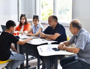 Kayıt olabilmek için alet kullanıp hayallerini anlattılar