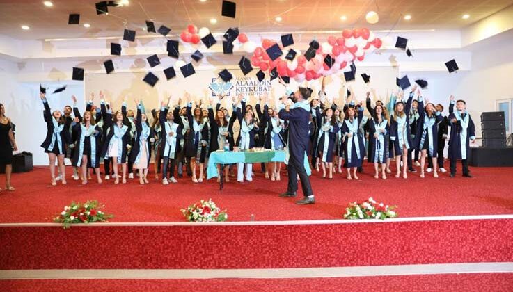 ALKÜ Diş Hekimliği Fakültesi ilk mezunlarını verdi