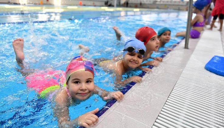 Muratpaşa’da yüzme bilmeyen çocuk kalmayacak