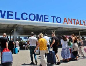 Antalya Havalimanı’nda tarihi yoğunluk