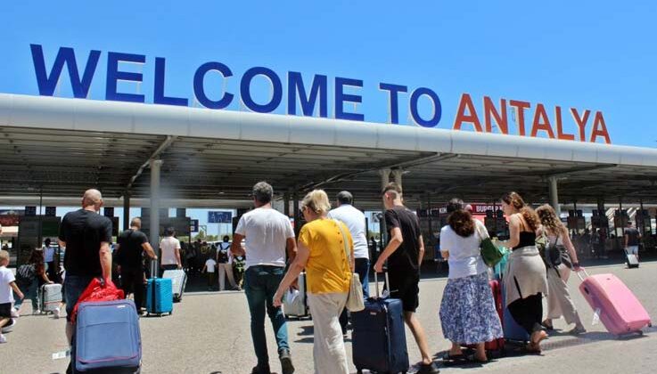 Antalya Havalimanı’nda tarihi yoğunluk