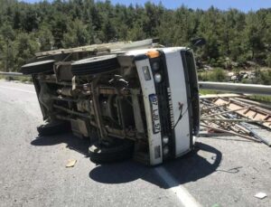 Antalya’da trafik kazası: 3 yaralı