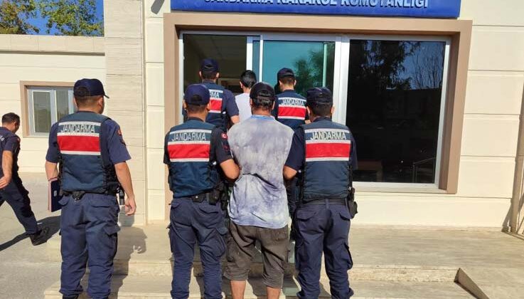 Antalya’da kesinleşmiş hapis cezasıyla aranan 2 firari yakalandı