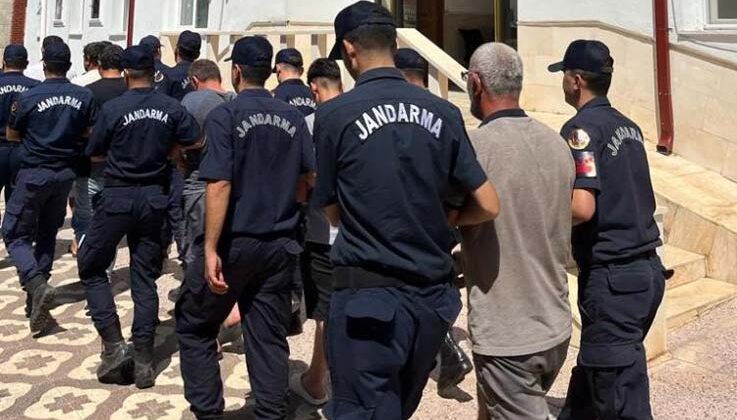 Antalya’da 84 düzensiz göçmen yakalandı, 7 şüpheli gözaltına alındı
