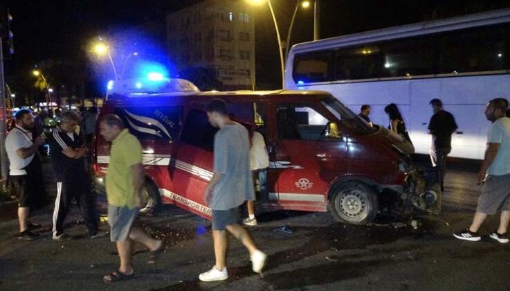 Antalya’da feci kaza: 3 kişi yaralandı