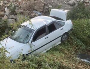 Sürücü belgesi olmadan kullandığı otomobille kanala uçtu