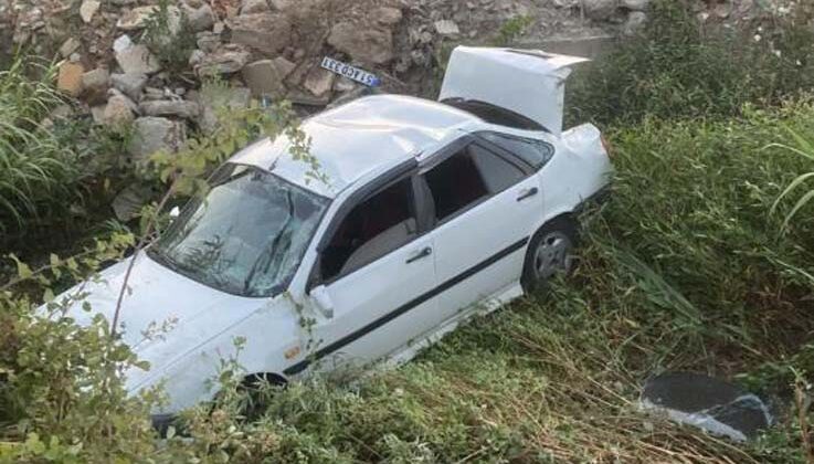Sürücü belgesi olmadan kullandığı otomobille kanala uçtu