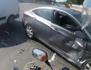 Eşiyle birlikte ölümden döndü, o anlar kask kamerasına yansıdı