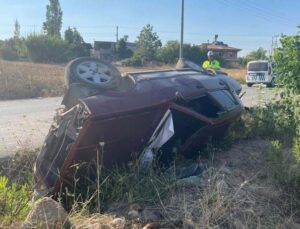 Kaza yapan sürücü aracını olay yerinde bırakıp gitti