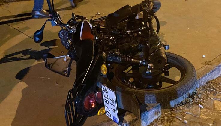 Otomobille çarpışan motosiklet sürücüsü ağır yaralandı