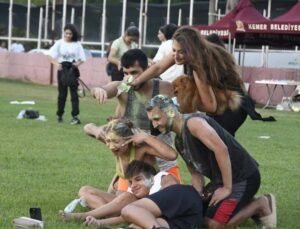 Kemer’de ‘renkli’ festival