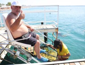 Konyaaltı Engelsiz Plajı bu yıl da engellilerin gözdesi