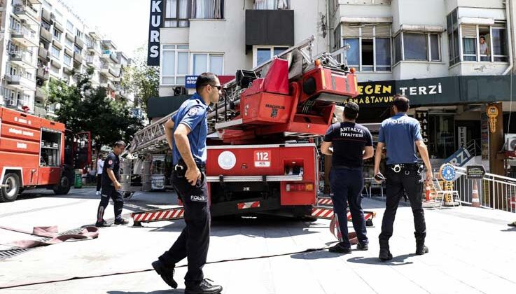 Sıcak hava dinlemediler, yangın söndürme çalışmalarını ilgiyle takip ettiler