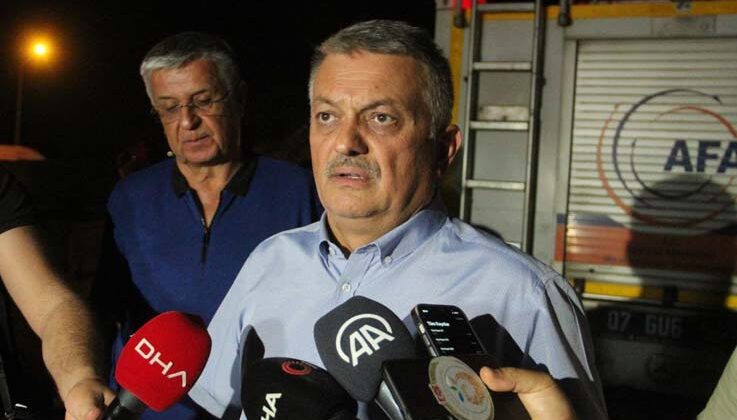 Vali Yazıcı: “Yangın 3,5 kilometre yayıldı, müdahale devam ediyor”