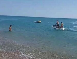 Şiddetli rüzgarın da etkisiyle deniz yatağıyla 1,5 kilometre sürüklendi