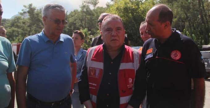 Başkan Böcek: “Yanan alan 180 hektarı geçti”