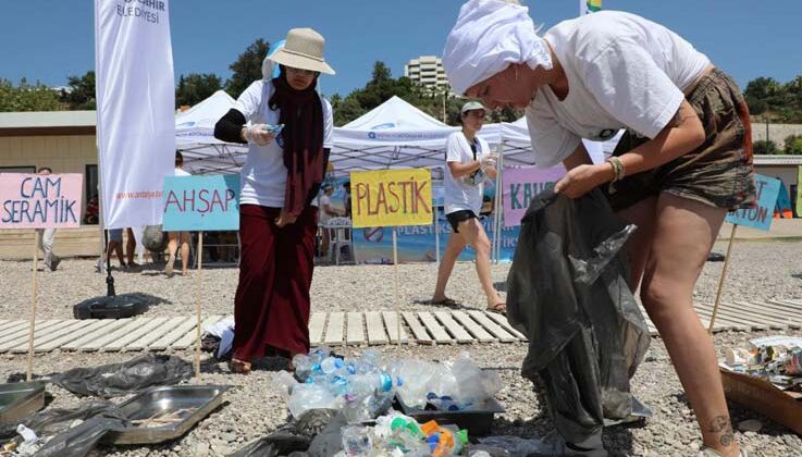 “Plastiksiz Kıyılar, Plastiksiz Sular Projesi” Konyaaltı Sahili’nde başladı