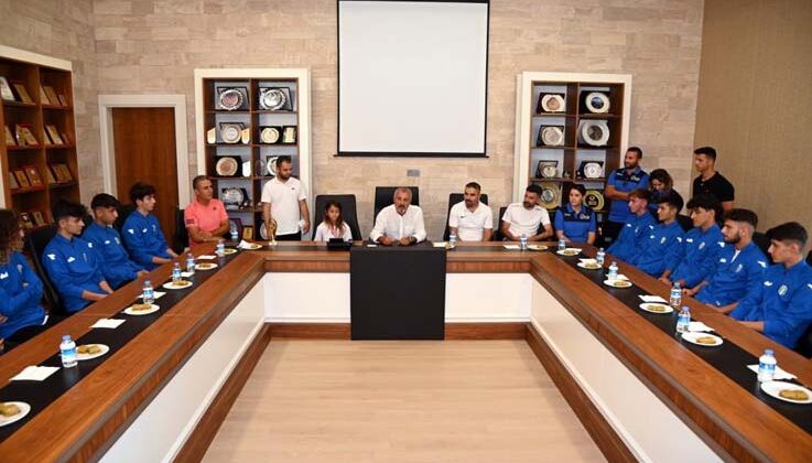 Başkan Sözen şampiyon sporcuları ağırladı