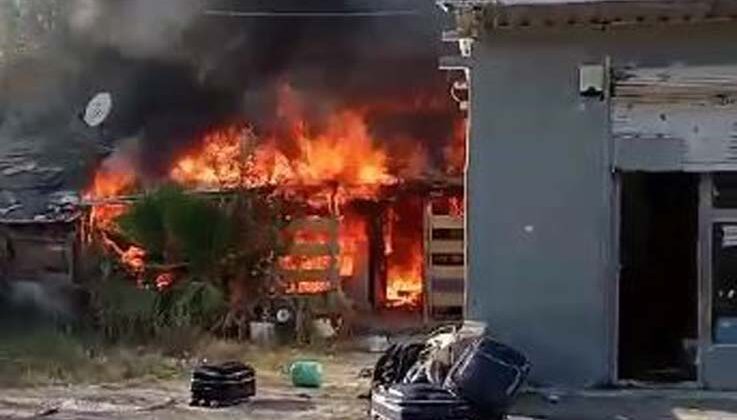 Antalya’da 2 müstakil ev yangında küle döndü