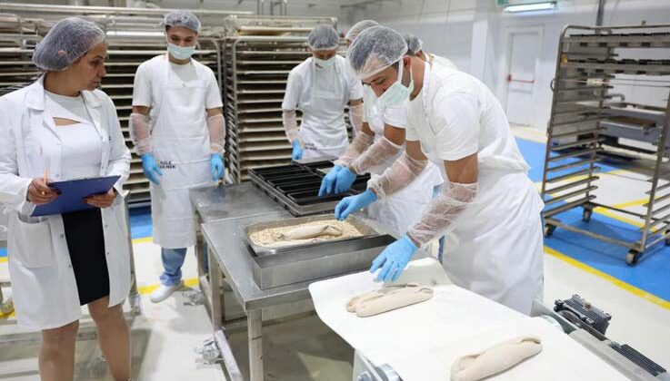 Halk Ekmek bir yılda 9 milyon ekmeği Antalyalılar ile buluşturdu