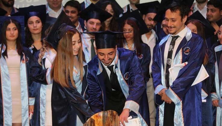 Genç diş hekimleri yemin ederek mesleğe adım attı