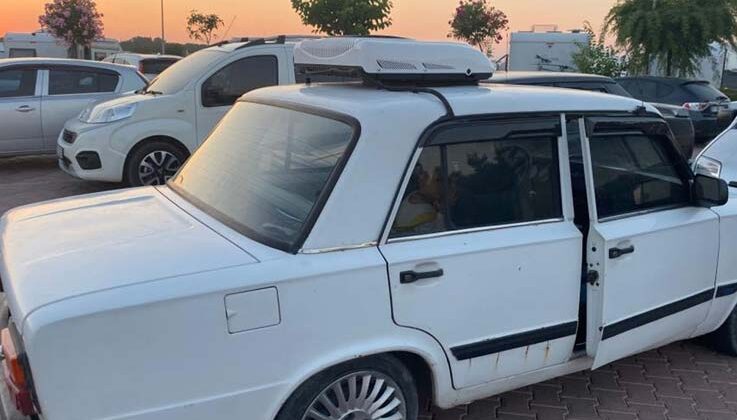 Çöl sıcaklarıyla baş edemedi, 1992 model otomobiline ev tipi klima taktırdı