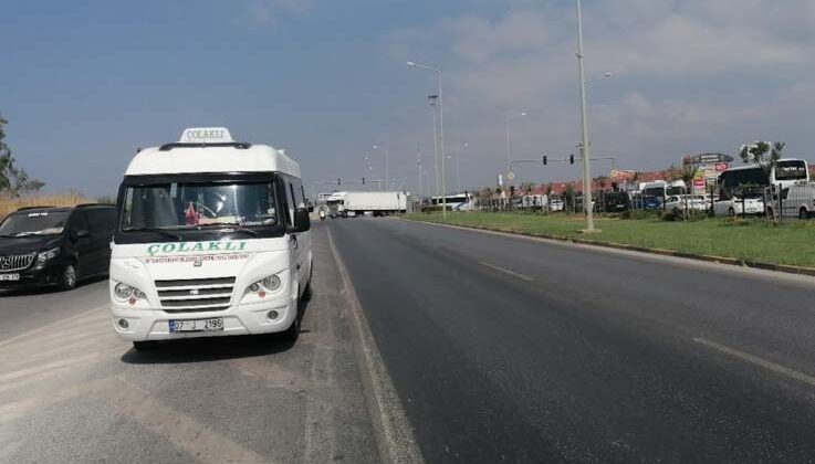 Manavgat’ta minibüs yayaya çarptı: 1 yaralı