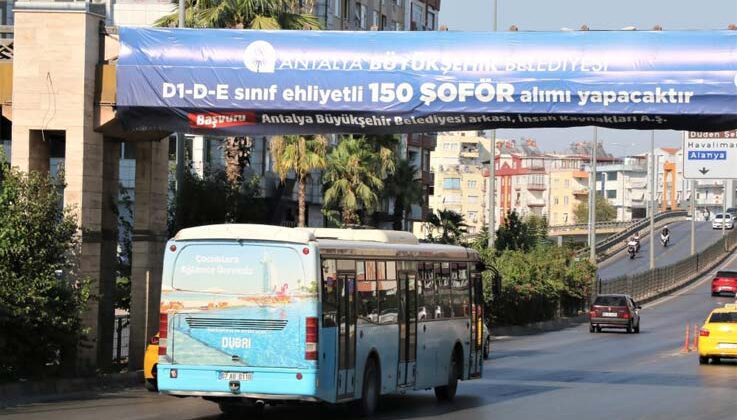 Antalya’da şoförsüz kalan toplu taşıma araçlarına dev afişler de çözüm olmadı